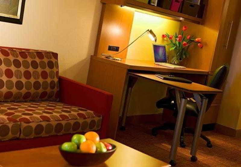 TownePlace Suites Detroit Sterling Heights Extérieur photo